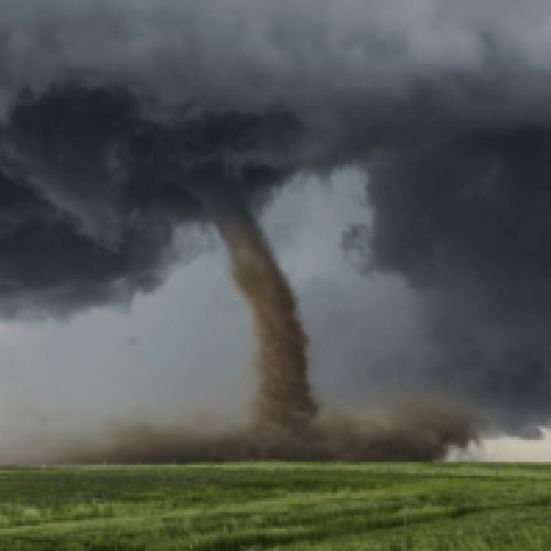 Vreme extremă în România: Temperaturi de până la 40 de grade și posibilitatea formării tornadelor